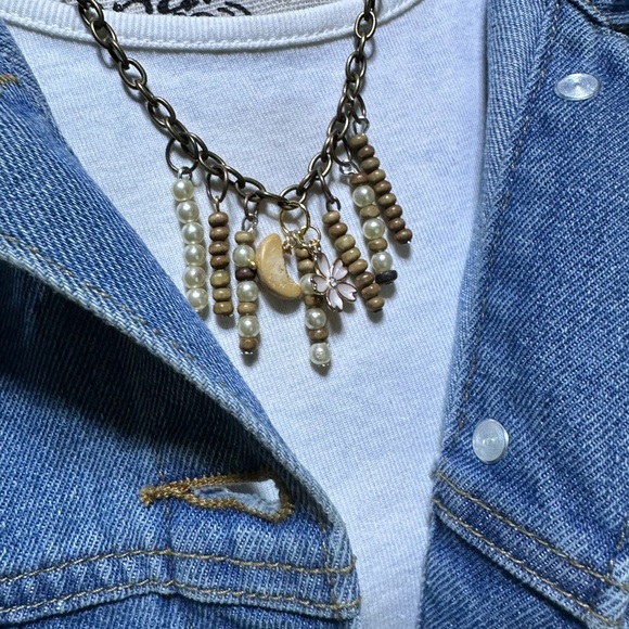 Elegant Gold and Brown Charm Necklace with Intricate Detailing - Picture 3 of 5